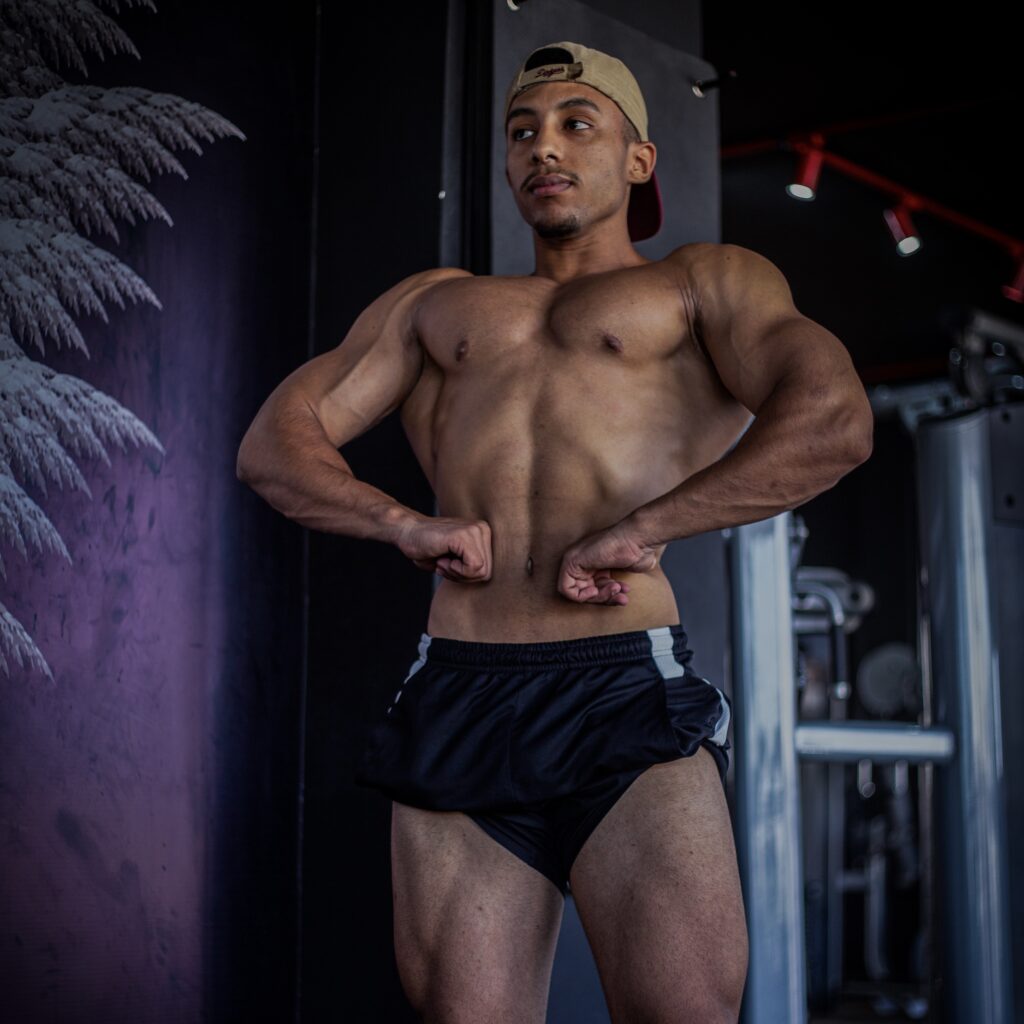 Strength training in gym to support fat loss